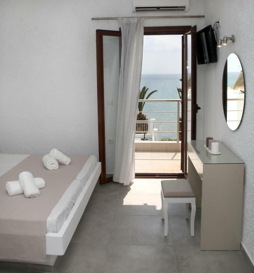 Blue Ocean Apartments Makrýgialos Dış mekan fotoğraf